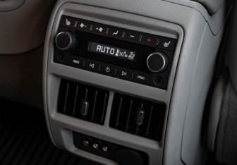 Подержанный автомобиль Cadillac SRX 2012 года (35 фото)