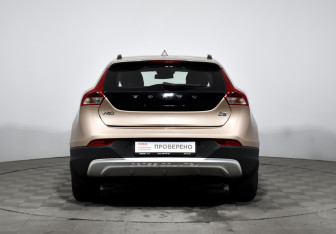 Подержанный автомобиль Volvo V40 Cross Country 2013 года (6 фото)