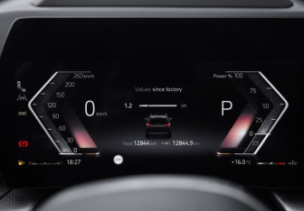 Подержанный автомобиль BMW X1 2024 года (17 фото)