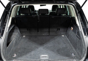 Подержанный автомобиль Volkswagen Touareg 2015 года (17 фото)