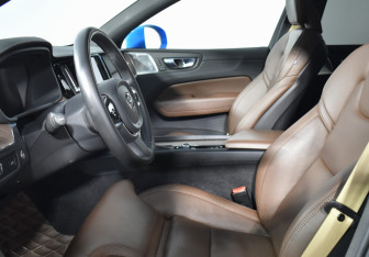 Подержанный автомобиль Volvo XC60 2021 года (10 фото)