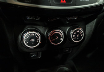Подержанный автомобиль Mitsubishi ASX 2014 года (17 фото)