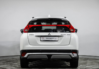 Подержанный автомобиль Mitsubishi Eclipse Cross 2018 года (6 фото)
