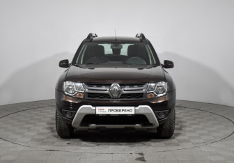 Подержанный автомобиль Renault Duster 2017 года (2 фото)