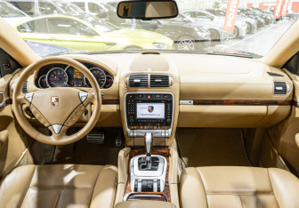 Подержанный автомобиль Porsche Cayenne 2007 года (14 фото)