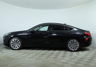 Подержанный автомобиль Hongqi H5 2022 года (9 фото)