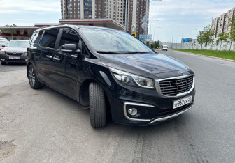 Подержанный автомобиль Kia Carnival 2017 года (7 фото)