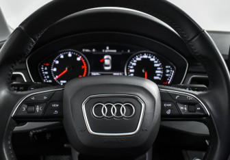 Подержанный автомобиль Audi A4 Sedan 2019 года (18 фото)