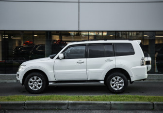 Подержанный автомобиль Mitsubishi Pajero 2019 года (9 фото)