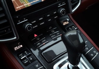 Подержанный автомобиль Porsche Cayenne 2016 года (19 фото)