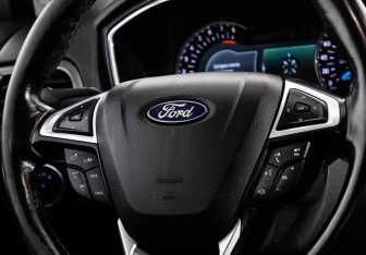 Подержанный автомобиль Ford Mondeo Sedan 2015 года (11 фото)