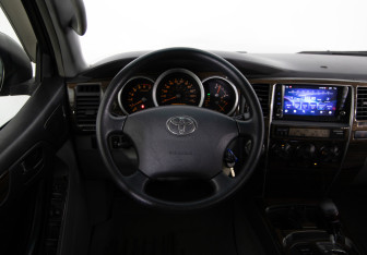 Подержанный автомобиль Toyota 4Runner 2009 года (10 фото)