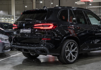 Подержанный автомобиль BMW X5 2022 года (8 фото)