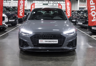Подержанный автомобиль Audi A4 Sedan 2020 года (5 фото)