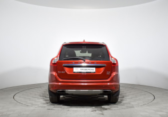Подержанный автомобиль Volvo XC60 2015 года (6 фото)