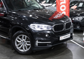 Подержанный автомобиль BMW X5 2015 года (5 фото)