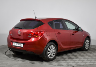 Подержанный автомобиль Opel Astra Hatchback 2011 года (5 фото)