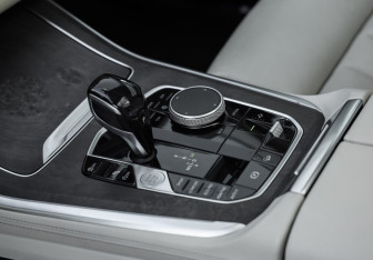 Подержанный автомобиль BMW X5 2020 года (21 фото)