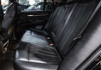 Подержанный автомобиль BMW X5 2015 года (13 фото)