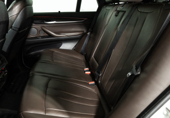 Подержанный автомобиль BMW X5 2017 года (10 фото)