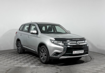 Подержанный автомобиль Mitsubishi Outlander 2016 года (3 фото)