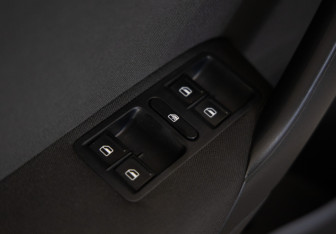 Подержанный автомобиль Volkswagen Polo Hatchback 2012 года (17 фото)