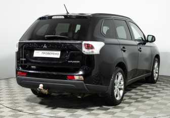 Подержанный автомобиль Mitsubishi Outlander 2013 года (5 фото)