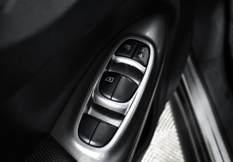 Подержанный автомобиль Nissan Juke 2012 года (10 фото)
