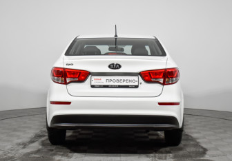 Подержанный автомобиль Kia Rio Sedan 2016 года (6 фото)