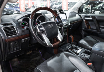 Подержанный автомобиль Toyota Land Cruiser Prado 2014 года (12 фото)