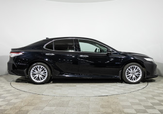 Подержанный автомобиль Toyota Camry Sedan 2018 года (4 фото)