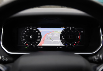 Подержанный автомобиль Land Rover Range Rover Sport 2018 года (15 фото)