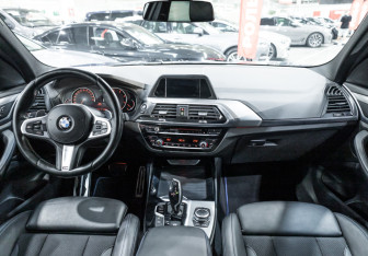 Подержанный автомобиль BMW X3 2018 года (13 фото)