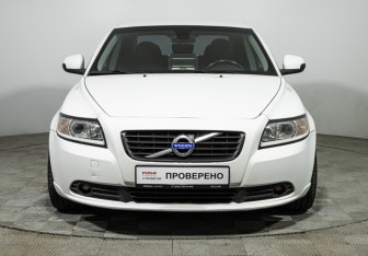 Подержанный автомобиль Volvo S40 2011 года (2 фото)