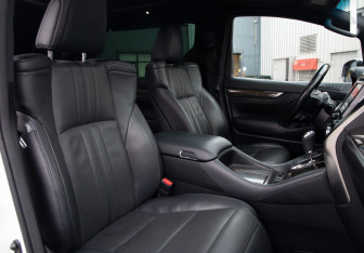 Подержанный автомобиль Toyota Alphard 2019 года (14 фото)