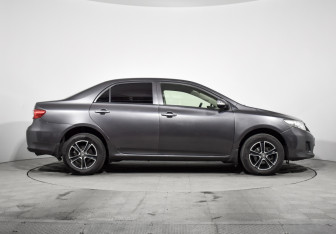 Подержанный автомобиль Toyota Corolla Sedan 2012 года (4 фото)