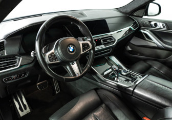 Подержанный автомобиль BMW X6 2020 года (11 фото)
