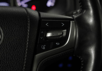 Подержанный автомобиль Toyota Land Cruiser Prado 2019 года (13 фото)