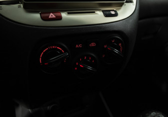Подержанный автомобиль Kia Rio Hatchback 2009 года (16 фото)