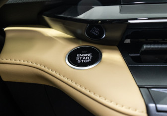 Подержанный автомобиль Changan UNI-V 2023 года (20 фото)