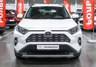 Подержанный автомобиль Toyota RAV4 2021 года (3 фото)