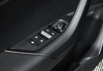 Подержанный автомобиль Skoda Karoq 2020 года (10 фото)