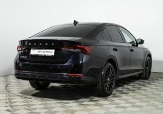 Подержанный автомобиль Skoda Octavia Liftback 2021 года (5 фото)