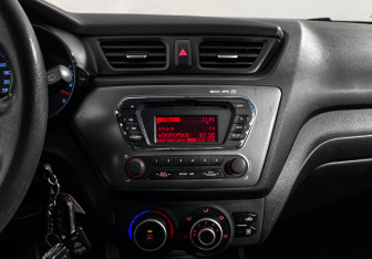 Подержанный автомобиль Kia Rio Hatchback 2013 года (16 фото)
