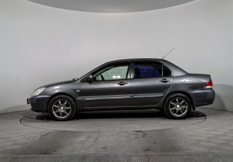 Подержанный автомобиль Mitsubishi Lancer Sedan 2006 года (8 фото)
