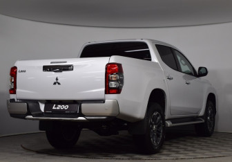Новый Mitsubishi L200 2024 (6 фото)