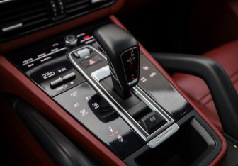 Подержанный автомобиль Porsche Cayenne 2022 года (19 фото)