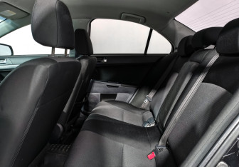 Подержанный автомобиль Mitsubishi Lancer Sedan 2009 года (12 фото)