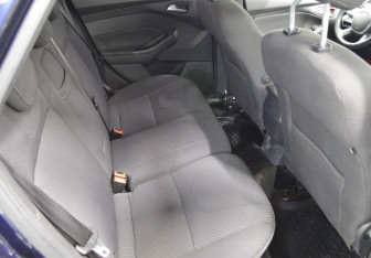 Подержанный автомобиль Ford Focus Hatchback 2012 года (13 фото)