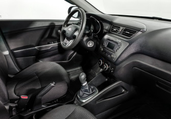 Подержанный автомобиль Kia Rio Sedan 2012 года (13 фото)